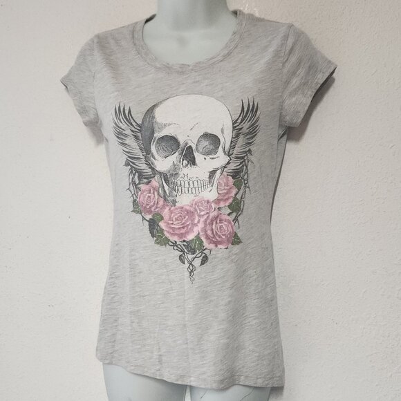 Wound Up graphic Tee, Grey with roses and skull in size small - Picture 11 of 12